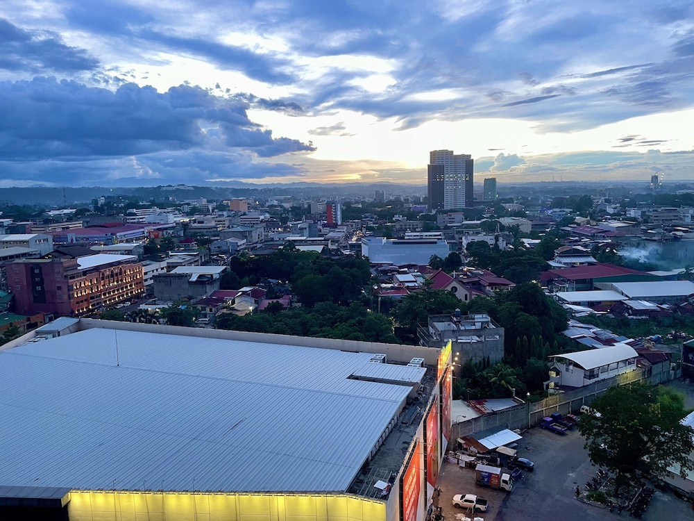 The Loop Condotel