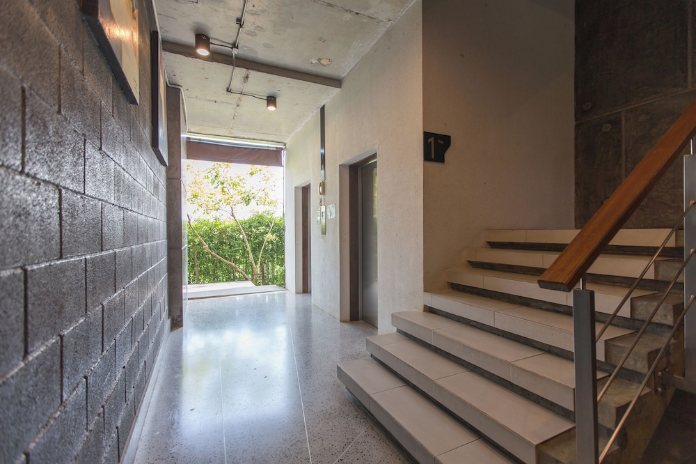Emerald 211 - Studio With Balcony and Shared Pool