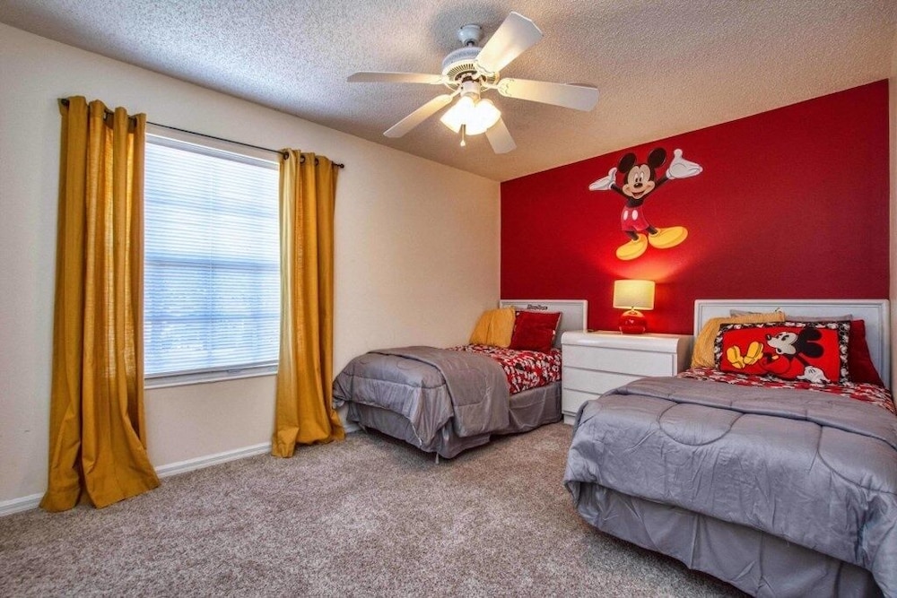 Beautiful Waterfront Home Close To Disney!large Spacious Layout, Pool & Wifi 4 Bedroom Home