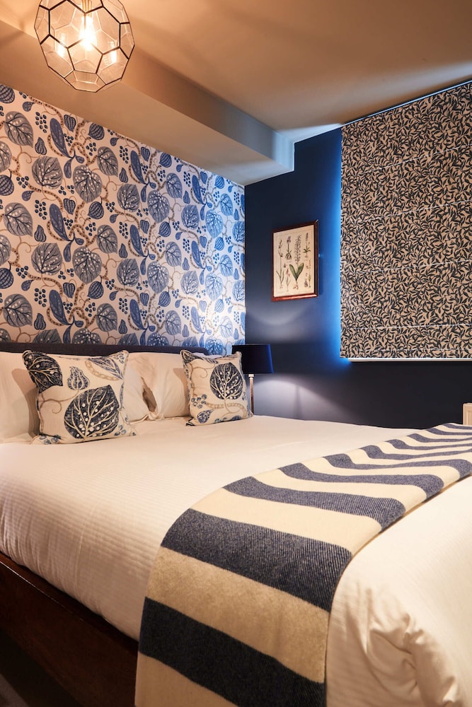 Woodstock Vacations - Kings Arms Hotel - Property Image 3