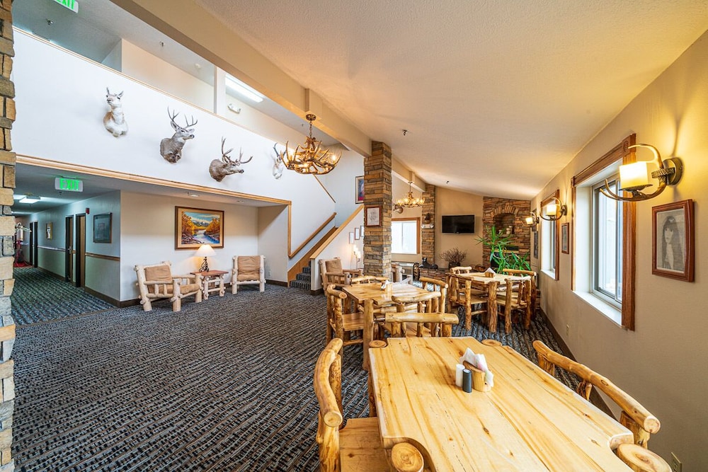 Alpine Inn & Suites view 3