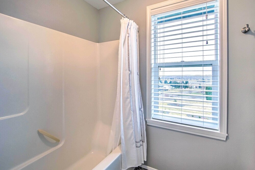 Yakima Vacations - Remarkable Yakima Getaway w/ Pool  Hot Tub! - Property Image 3