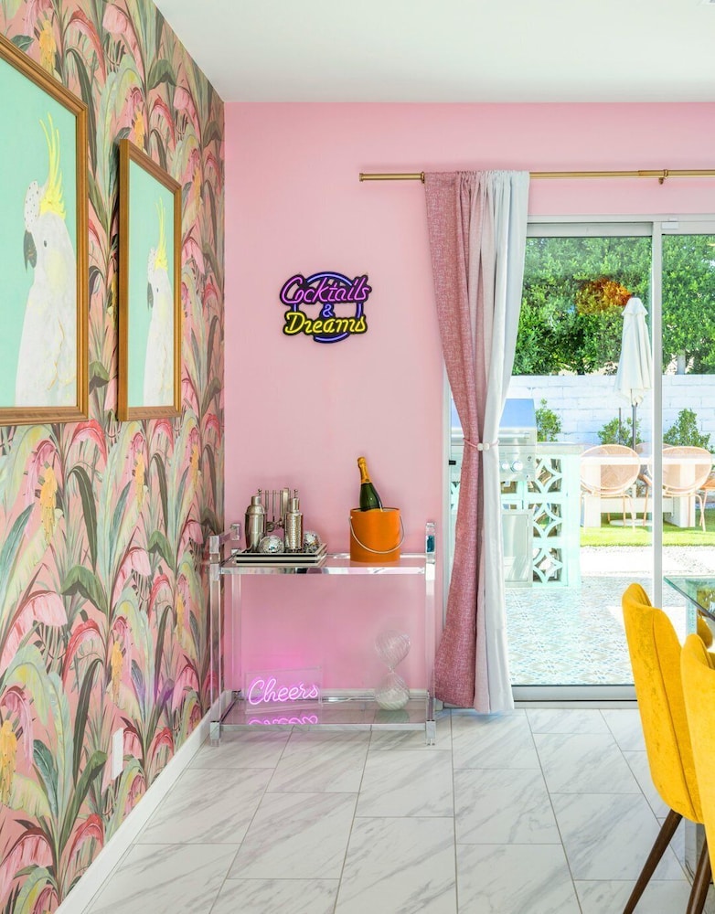 Caliente Oasis