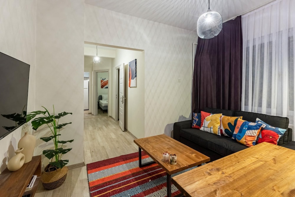 Modern Flat 5-min Walk to Taksim Square in Beyoglu
