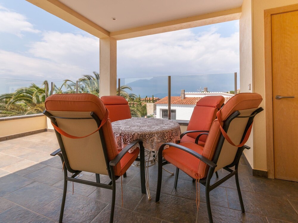 Fantastic Large Holiday Home With Pool for 8 People in Rosas photo 3