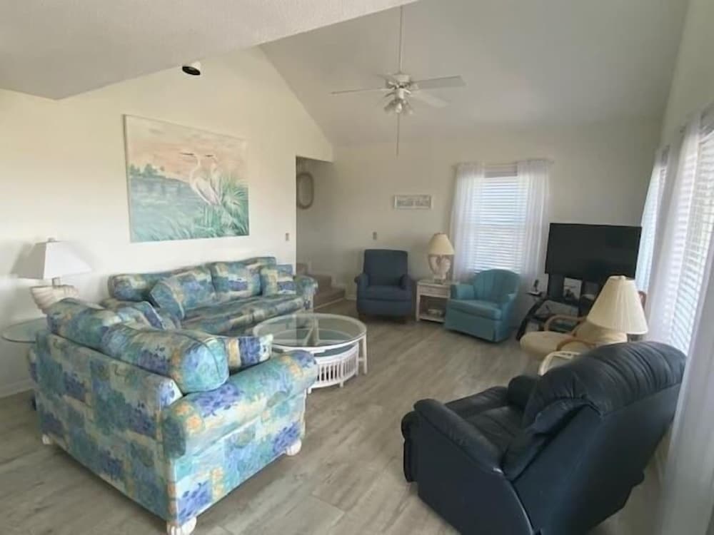 Due South - 5 Br Home