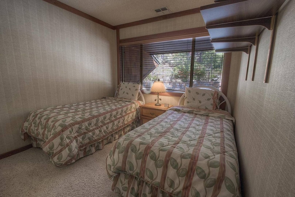 Shore View Serenity 4 Bedroom Home by RedAwning view 4