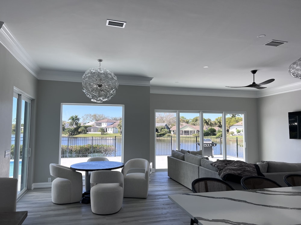 Fall In Naples - Game Room Pvt Pool Hot Tub Impeccable Decor 3 Bedroom Home