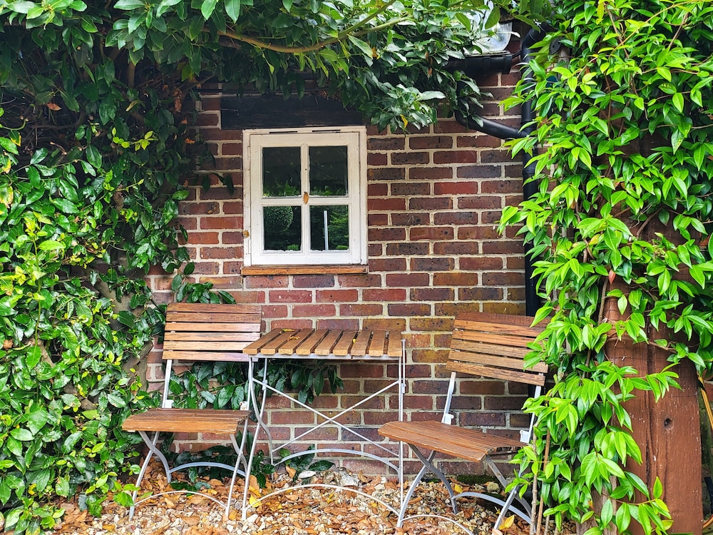 Escape the Ordinary - Dorset Village Vacation