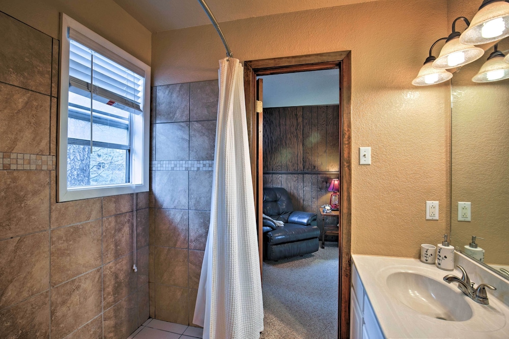 Ruidoso Cabin w/ Deck & Grill < 3 Mi to Race Track view 3
