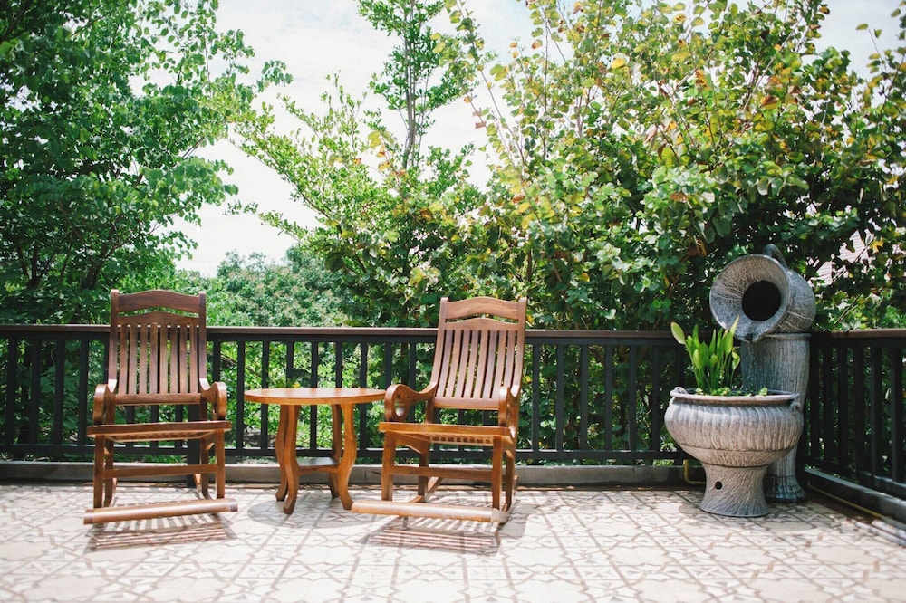 Cyngam Retreat- A Private Pool Villa With Service