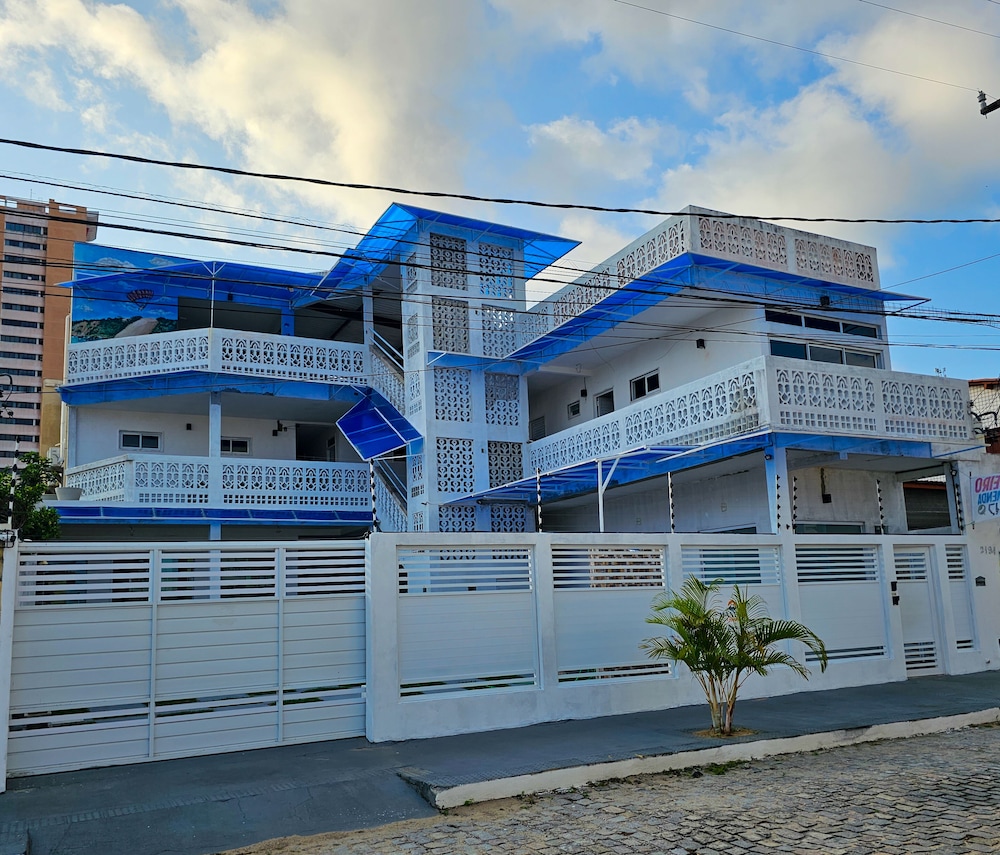 MANERO HOSTEL