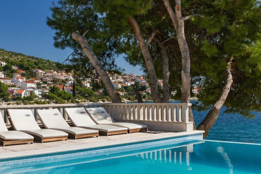 Sea Front - With Pool - H