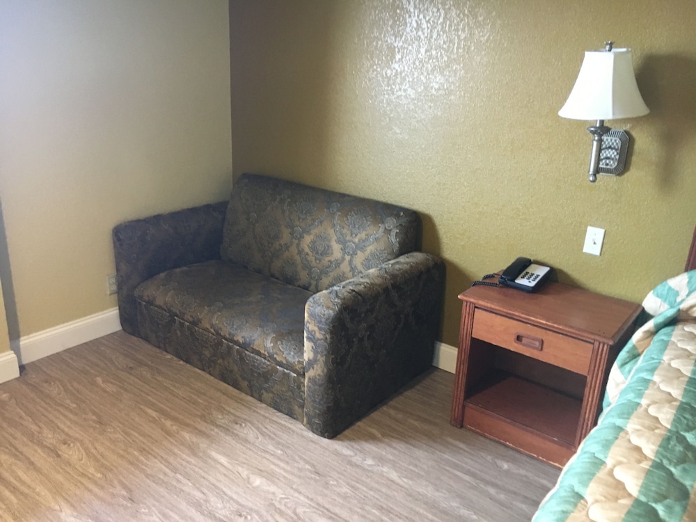 Bellflower Travel Inn