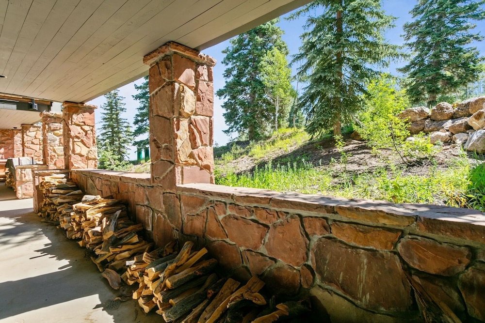 Stag Lodge at Deer Valley Resort - Four Bedroom Residence with Loft and Spa #29 4 Condo