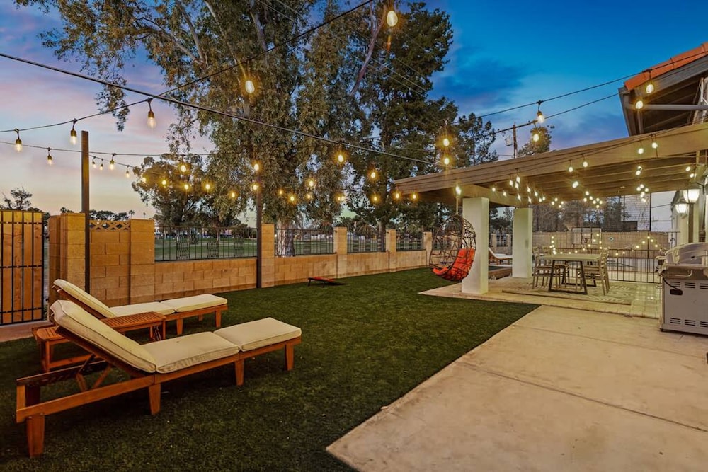 Huge Golf Course Home-free Heated Pool Theatre Gym