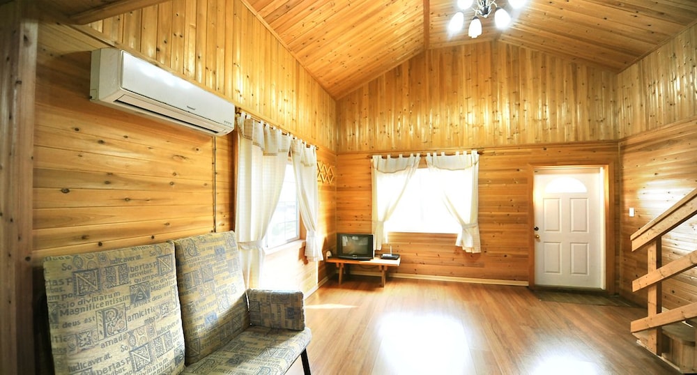 Jeju Log Pension