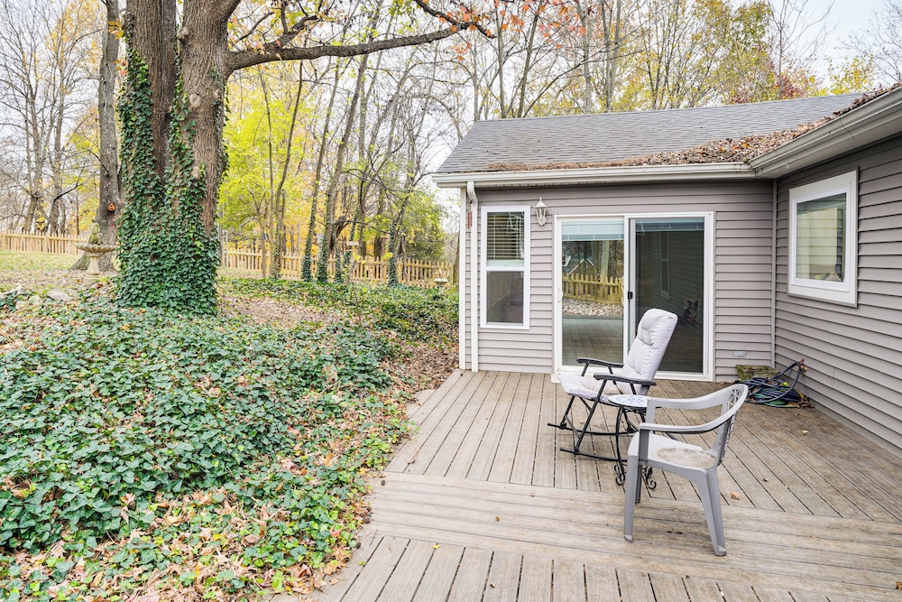 1 Mi to Dtwn Newburgh: Quiet Home w/ Yard!