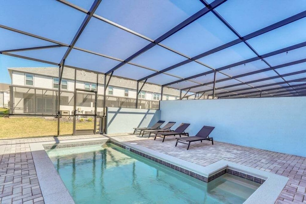The Cutest Tonwhome & Private Splash Pool! 5 Bedroom Townhouse