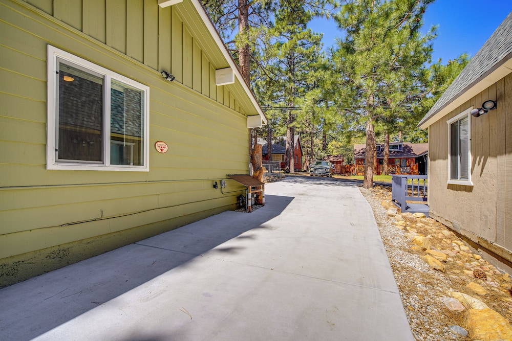 5 Mi to Big Bear Lake: Pet-friendly Gem Near Hikes