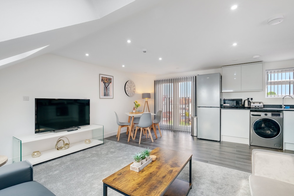 Newly Converted 3 Bed Apt. in Hounslow