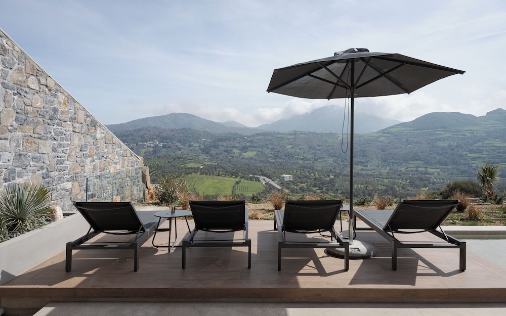 Neromai Cave Luxury Villas