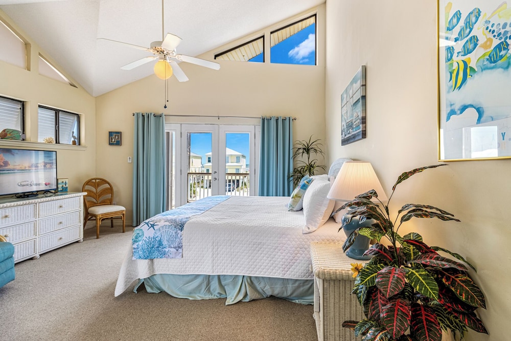 Salty Dog by Southern Vacation Rentals