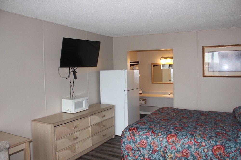 Red Carpet Inn - Louisville