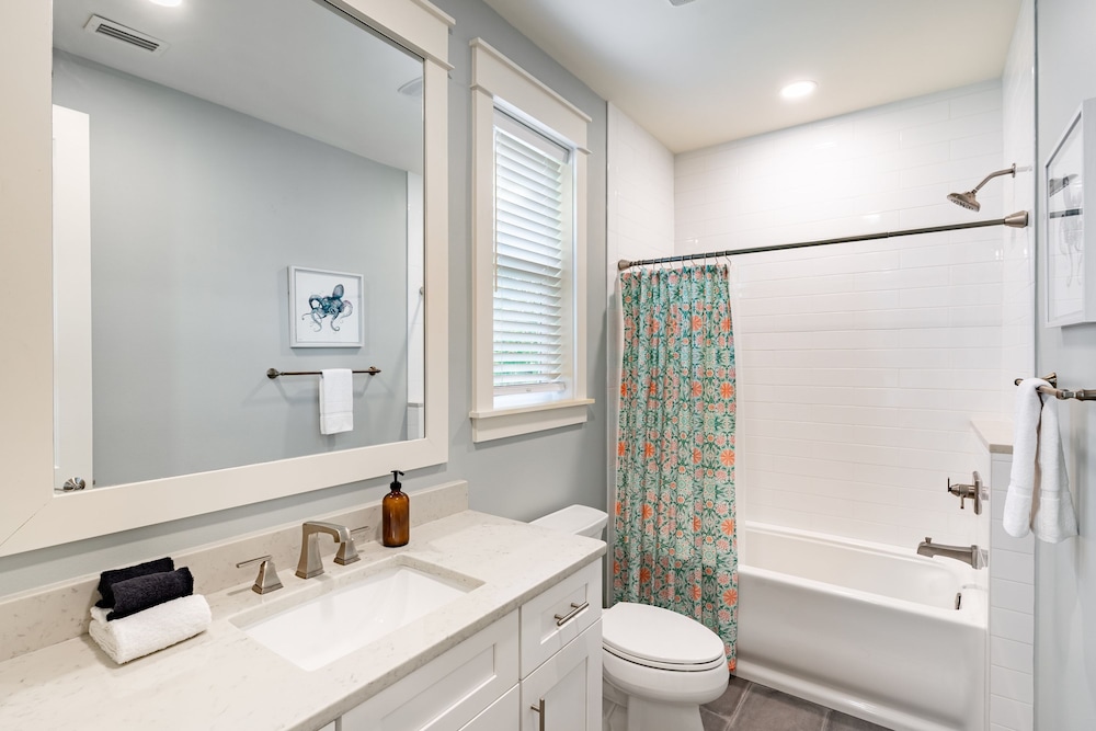 Gulf Coast Gem by Avantstay 3 Blocks to Beach Town Plaza Community Pool
