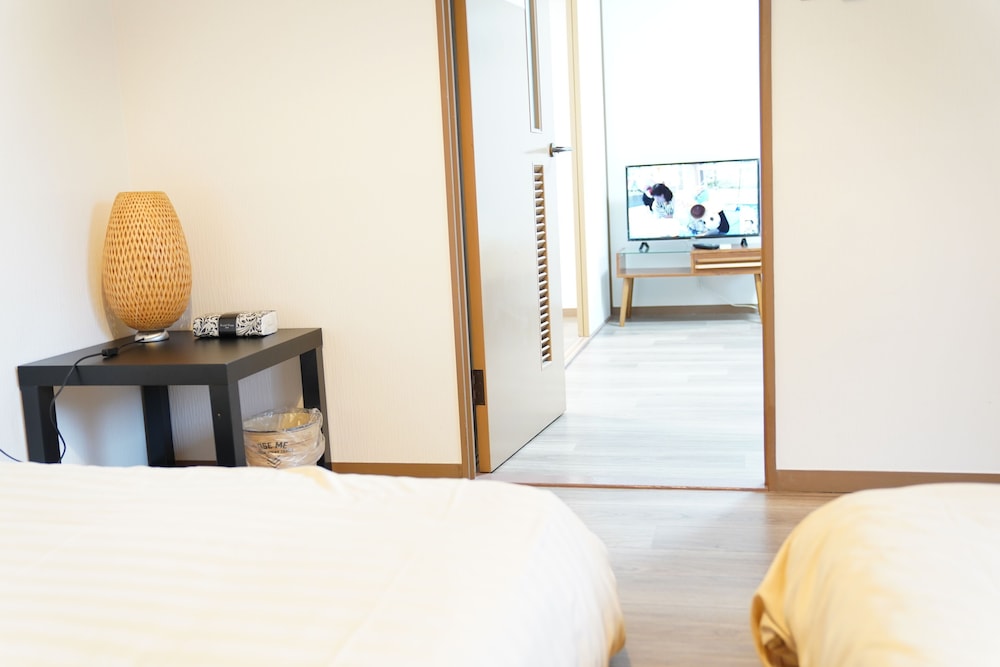 Metro Daikoku Apartment