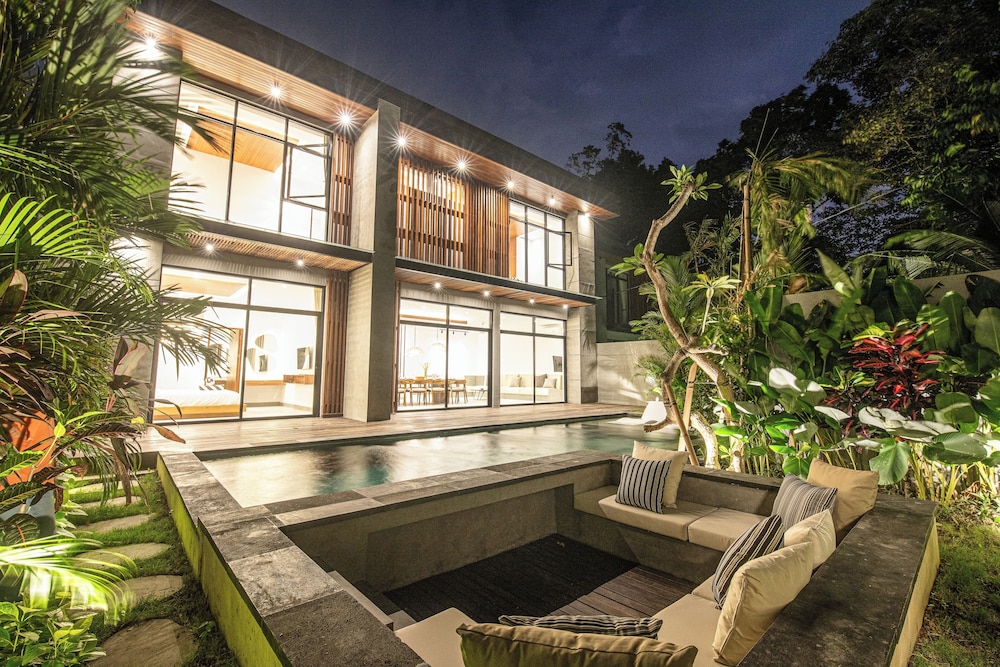 Elegant 5BR Canggu Villa 400m to Pristine Beach