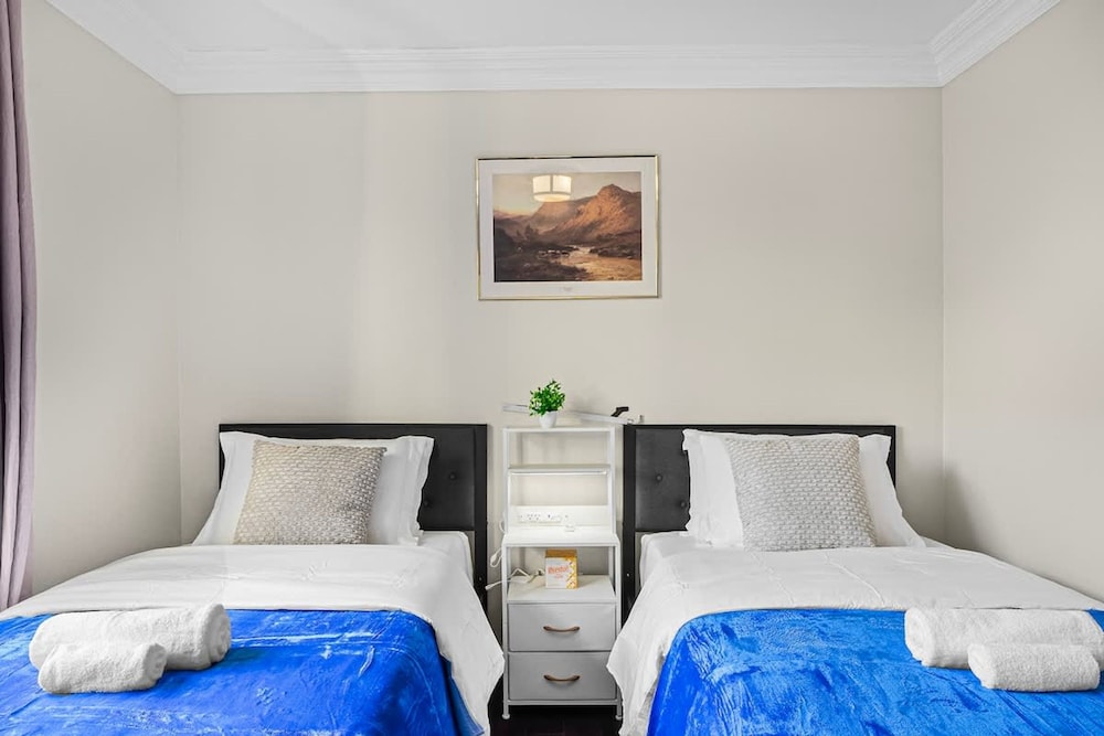 Spaciour 4Br 4bth Stunning House With Free Parking