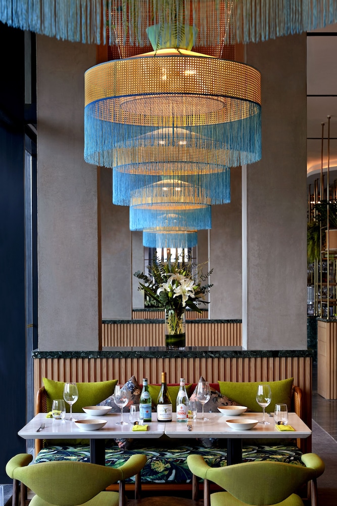 Momentus Hotel Alexandra 19