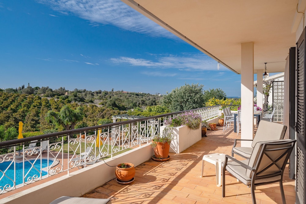 Albufeira Family Villa by Homing