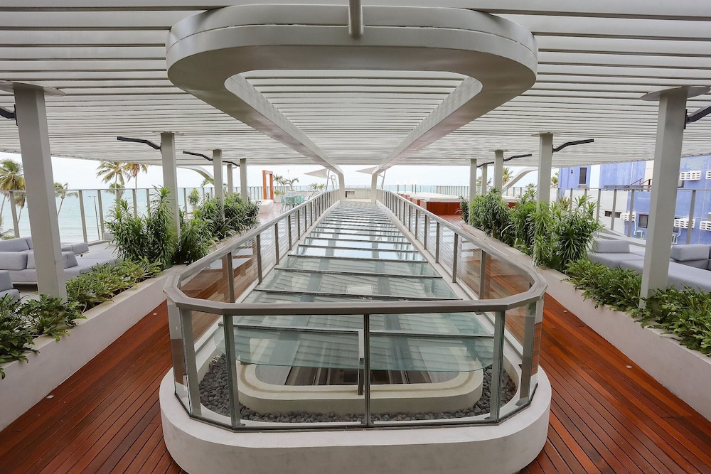 Setai Yacht Premium - By Almare Flats
