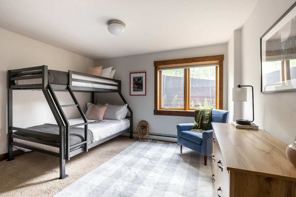 Dillon by Avantstay Private Mountain Home w/ Hot Tub w/ Views & Shuffleboard! view 3