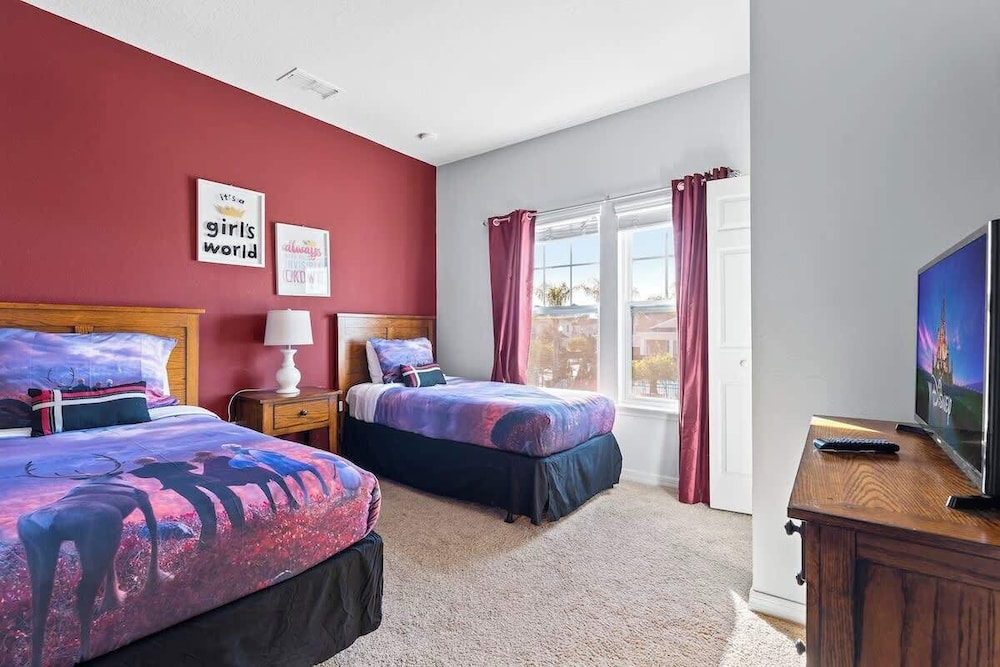 Cozy 4BR Retreat Near Orlando Attractions