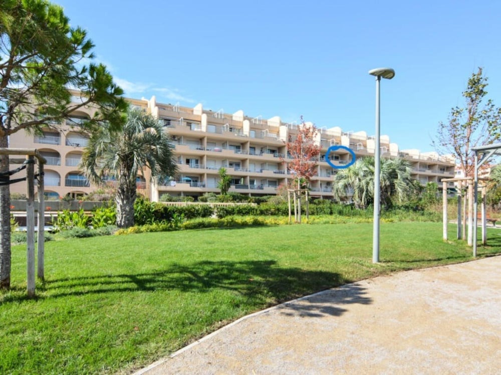 Modern Apartment With sea Views on the Cote Dazur view 4