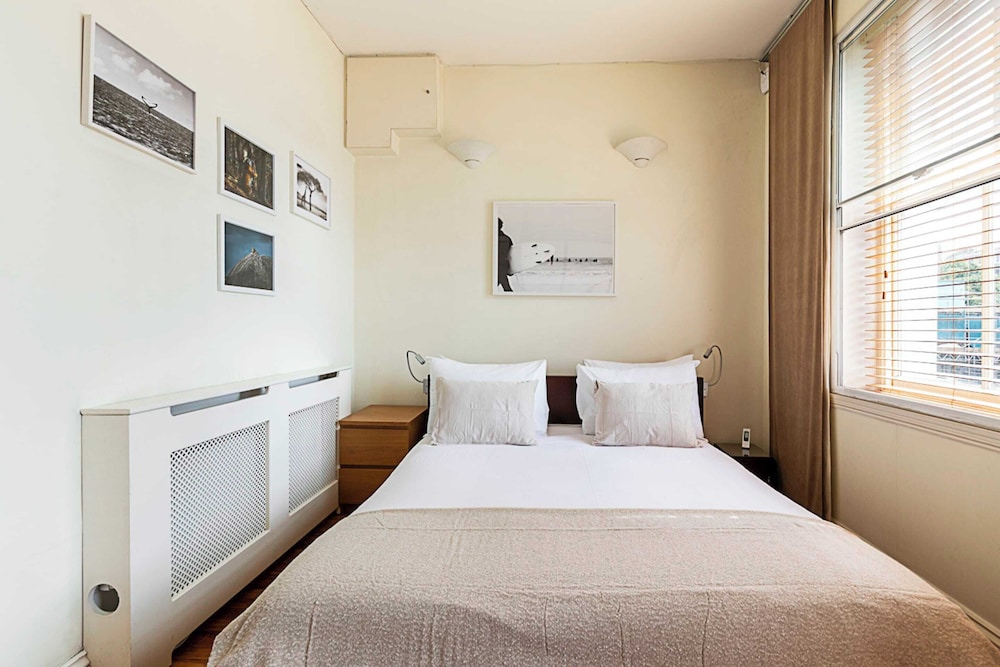 Charming One-bedroom Gem in Earls Court