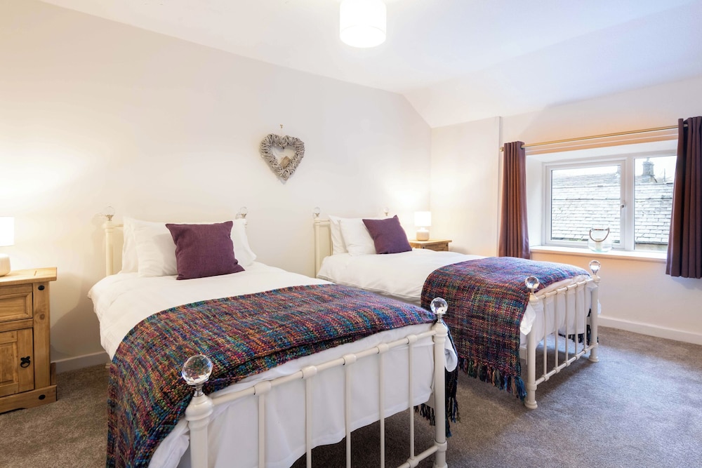 Dovestone Cottage