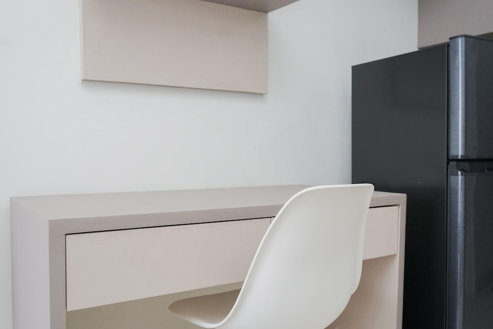 Elegant and Relaxing Studio Apartment at Springwood Residence