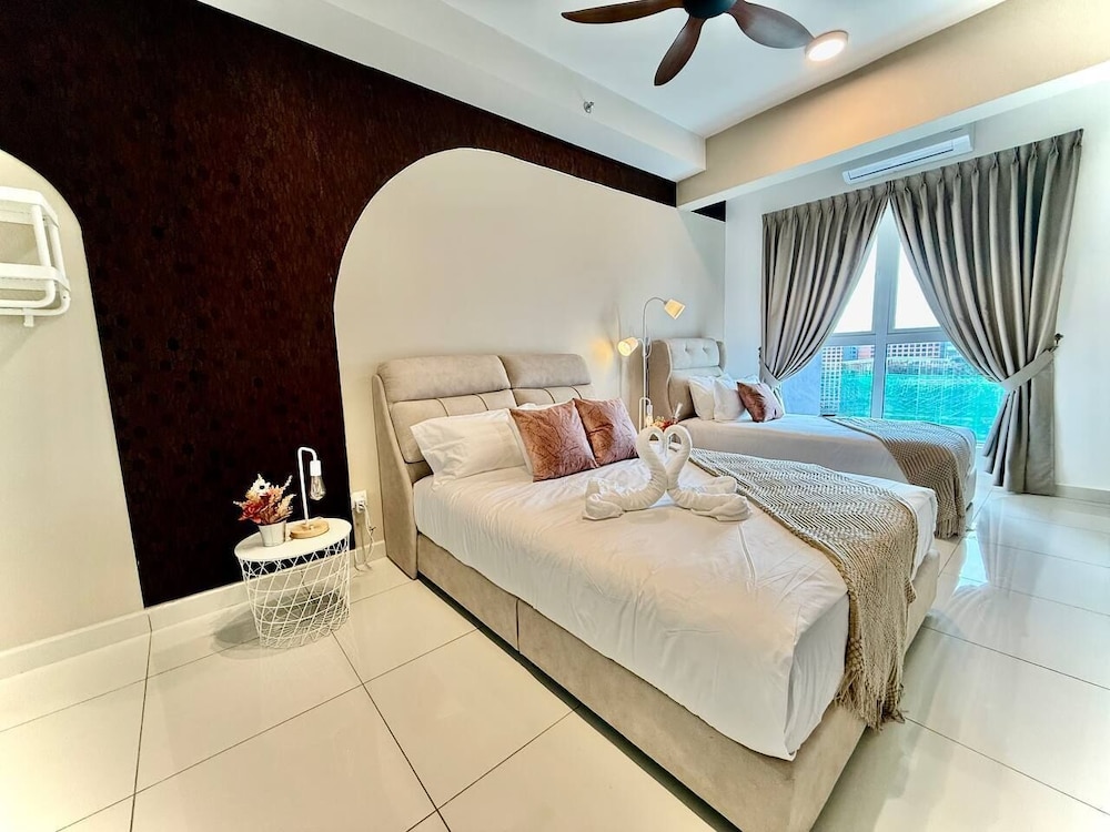 ICC Luxury Suites By Grab A Stay