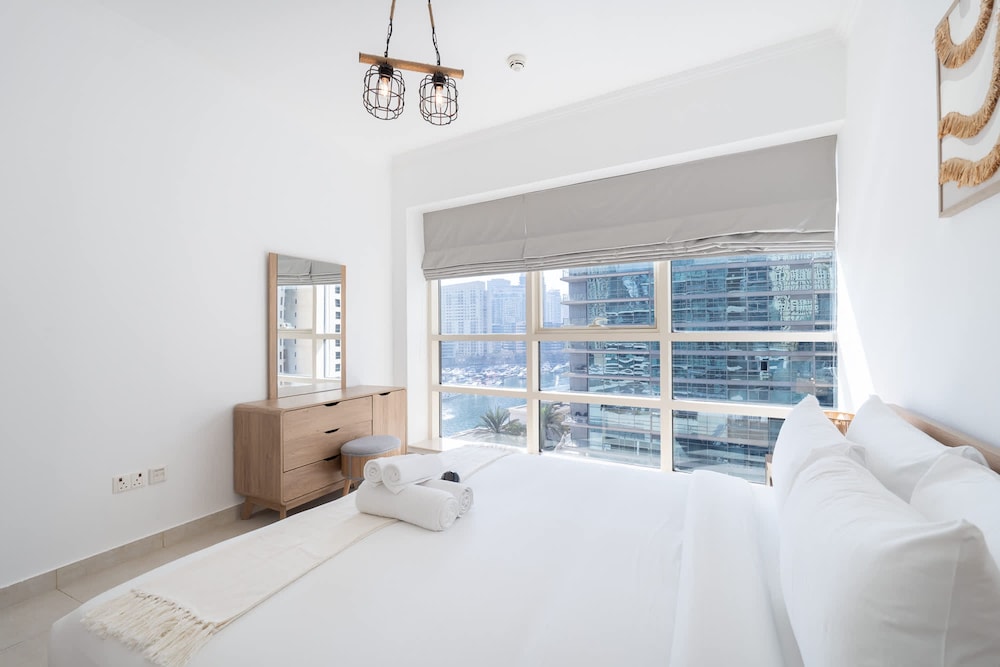 Elegant 1-bedroom Apartment for 4 in Dubai Marina