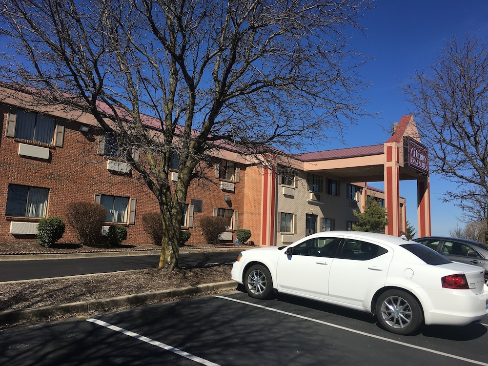 Hotel Derby Inn & Suites