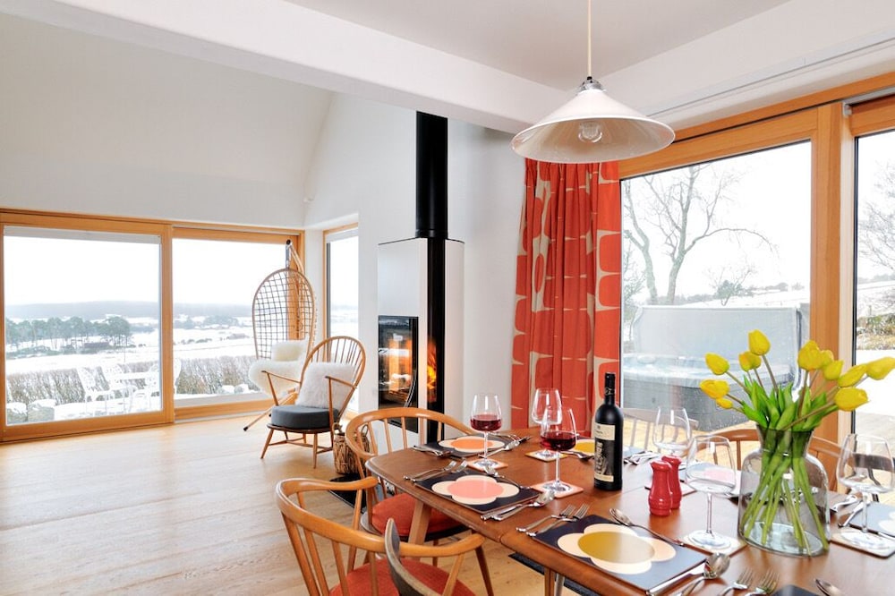 Tom's Lodge