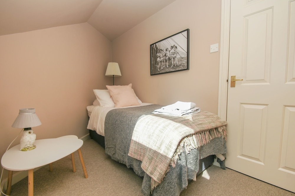 Arundel Mews Parking by Brighton Holiday Lets view 4