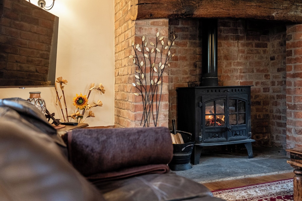 The Threshing Barn-Stunning 5 BD Retreat