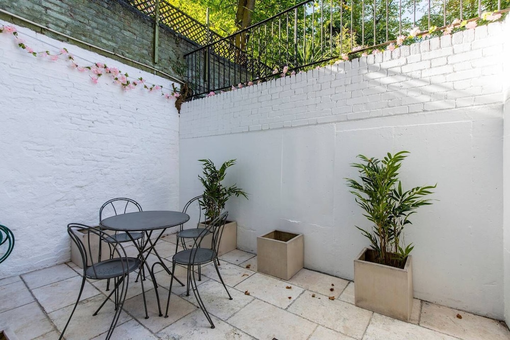 outdoor bbq area