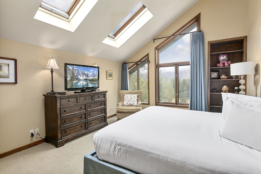 Upper Telemark Drive Home at Deer Valley Resort - 7 Bedroom Home with Hot Tub #2960 7 Home