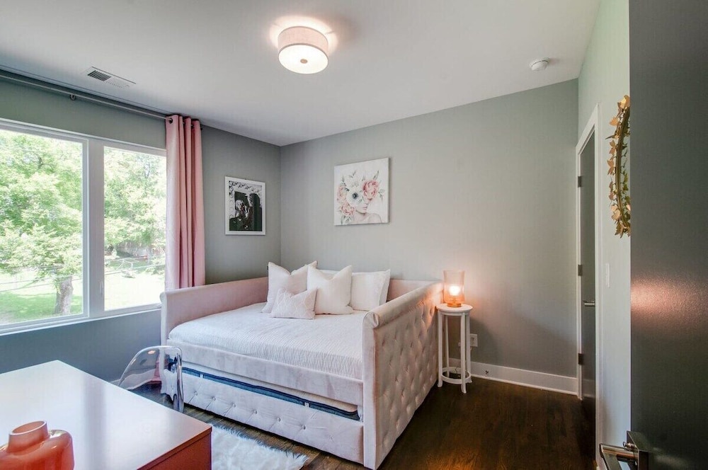King Queen 2 Homes - 24 Beds City Views